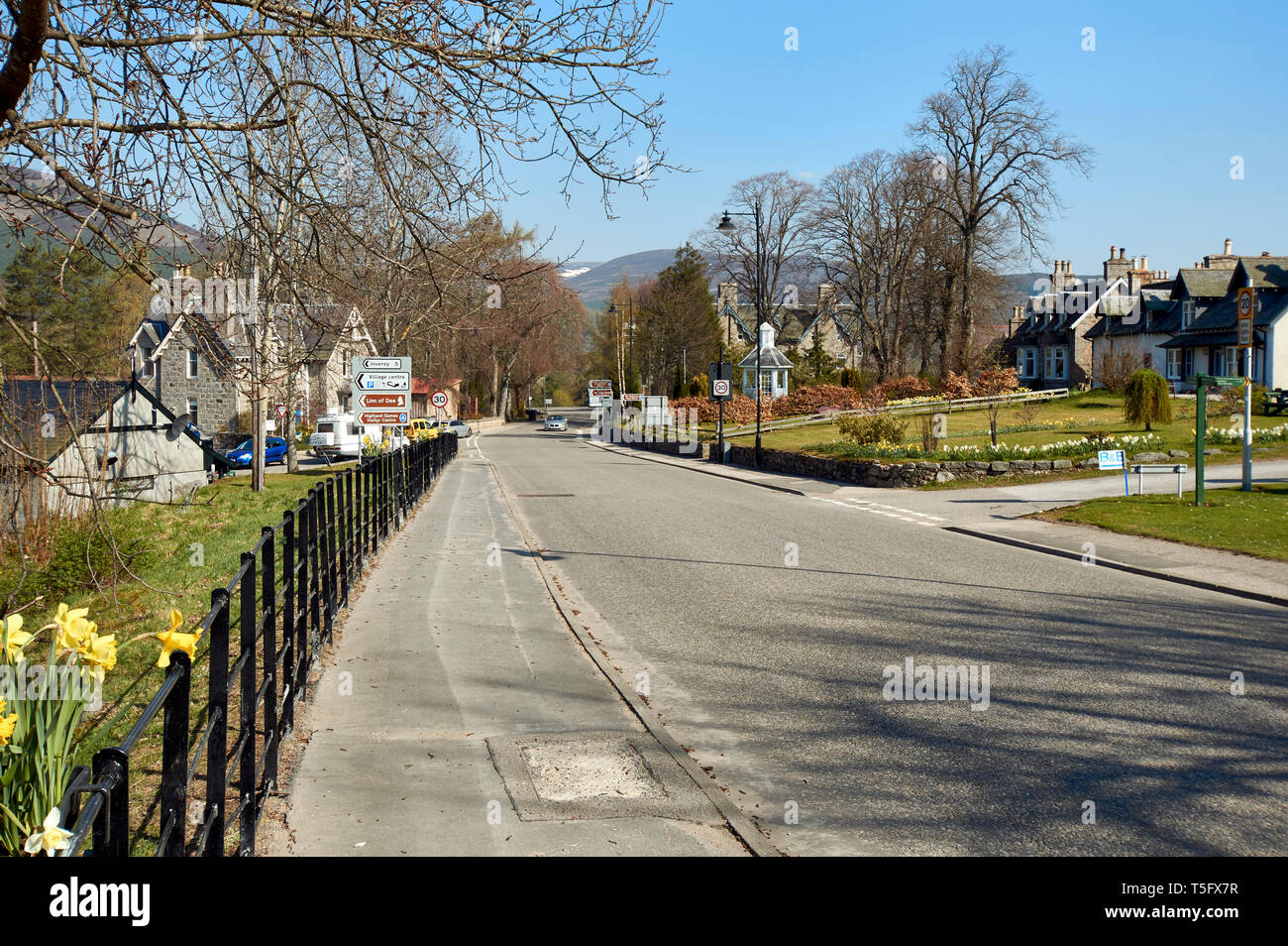 BRAEMAR ABERDEENSHIRE SCOTLAND THE MAIN STREET AND HOUSES IN SPRING ...