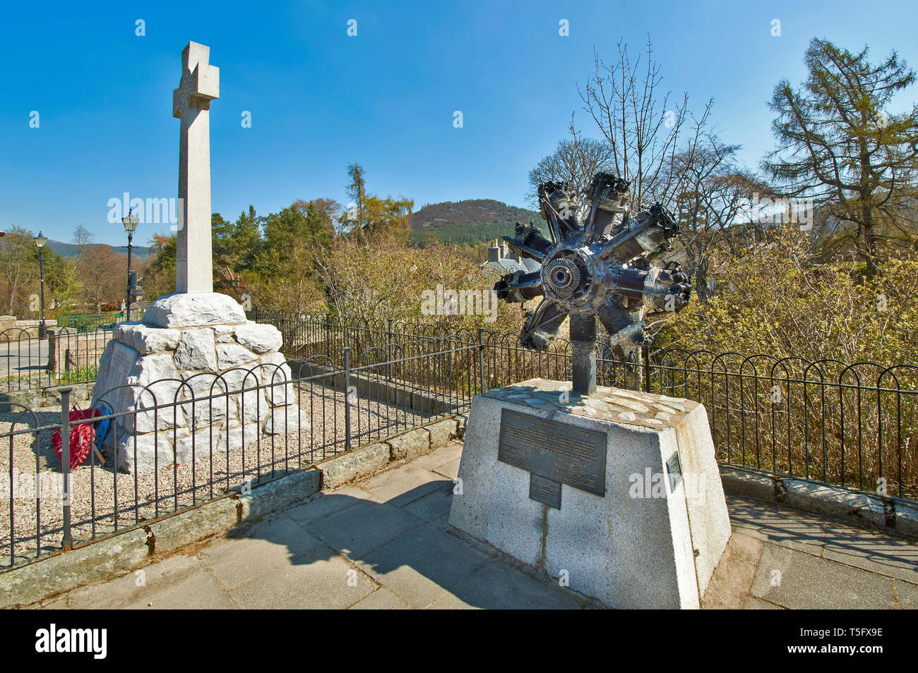 BRAEMAR ABERDEENSHIRE SCOTLAND WORLD WAR II MEMORIAL TO EIGHT AIRMEN WHO DIED WHEN THEIR VICKERS WELLINGTON AIRCRAFT CRASHED IN THE CAIRNGORMS Stock Photo