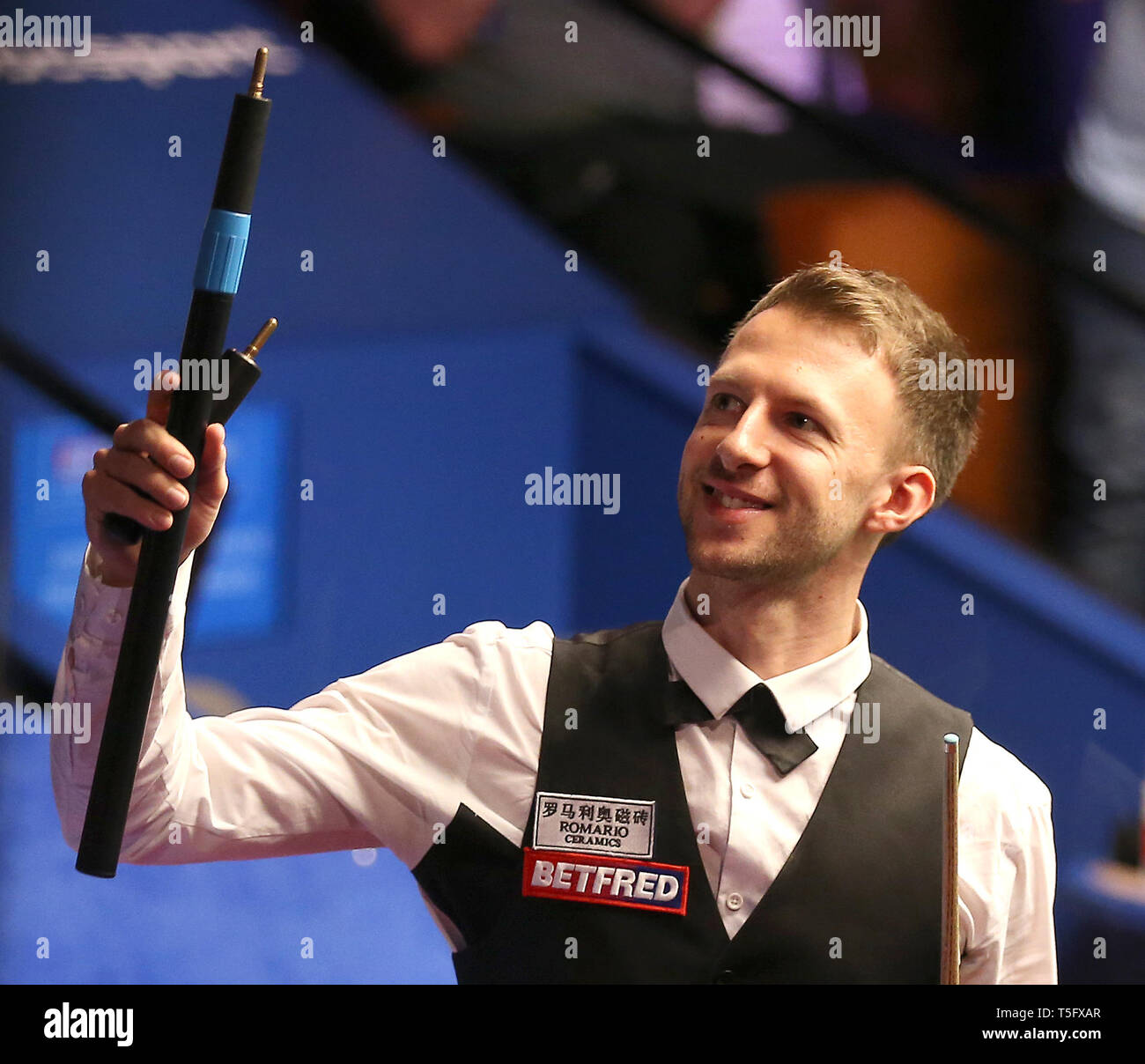 Judd Trump celebrates after his 10-9 victory over Thepchaiya Un-Nooh during day five of the 2019 Betfred World Championship at The Crucible, Sheffield. Stock Photo
