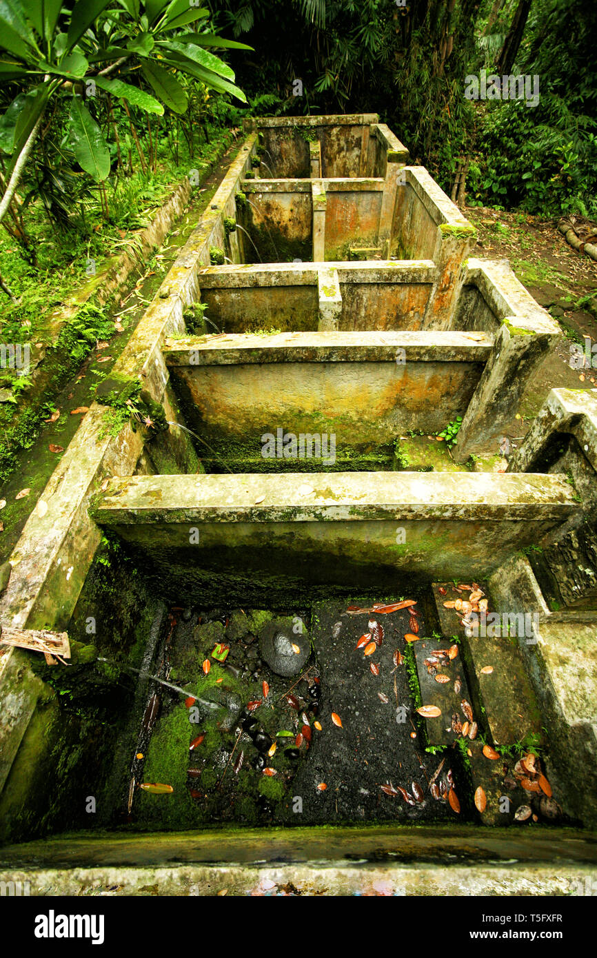 Traditional Indonesian bath in Ubud, Bali. Indonesia Stock Photo - Alamy