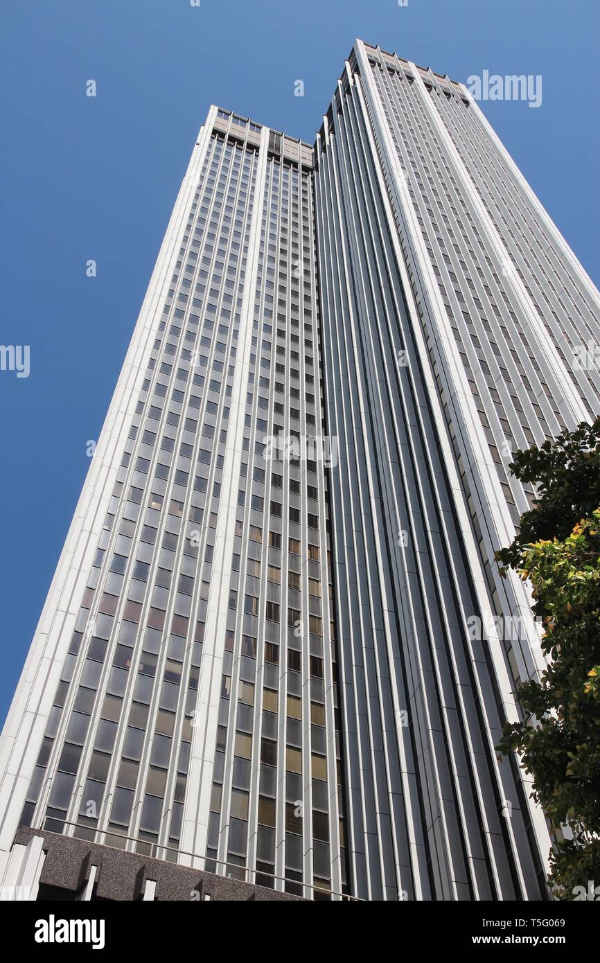LOS ANGELES, USA - APRIL 5, 2014: 611 Place skyscraper in Los Angeles.  Tenants of the building include Social Security Administration and Internal  Rev Stock Photo - Alamy