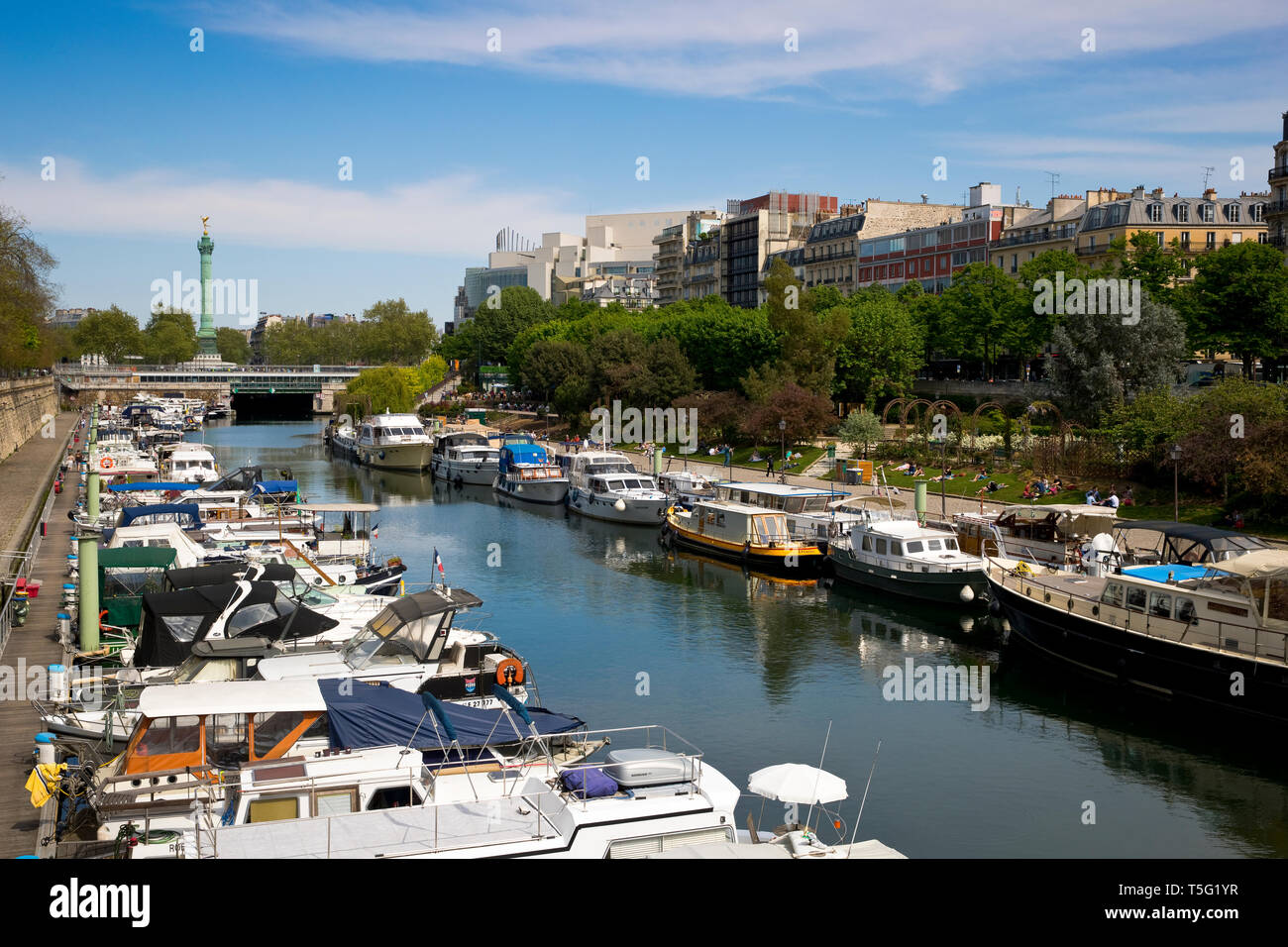 Bassin de l' Arsenal also known as the Port de l'Arsenal near Bastille, Paris, France Stock Photo