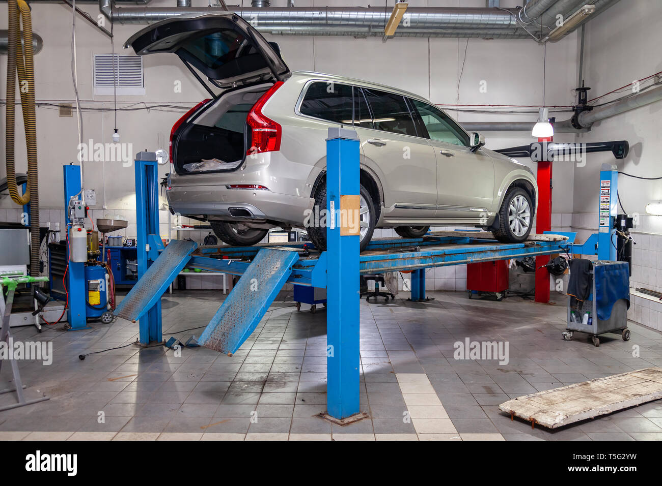 Novosibirsk, Russia - 08.01.2018: Beige used car Volvo XC90 with opened trunk stands on the stand wheel alignment convergence of the car in the worksh Stock Photo
