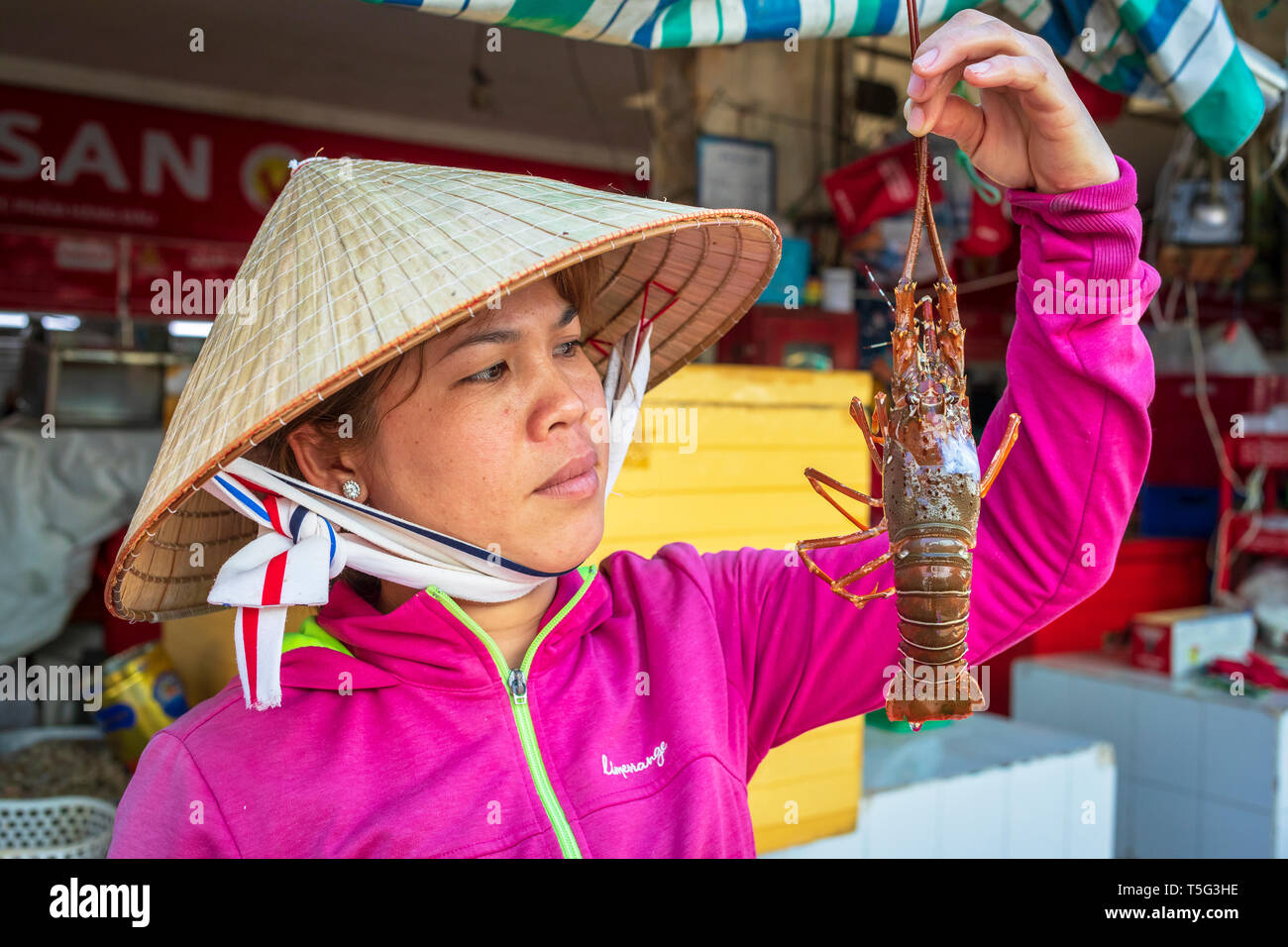 Vietnamese woman selling fresh lobster at Ben Thanh street market, Ho Chi Minh city, Vietnamese, Asia Stock Photo