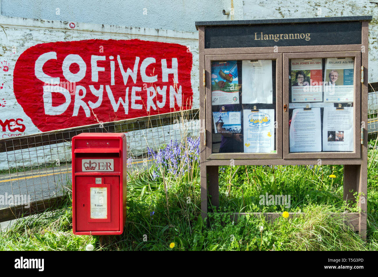 Cofiwch Dryweryn graffiti tribute at Llangrannog, Ceredigion, Wales, (Engl. 'Remember Tryweryn') April 2019 Stock Photo