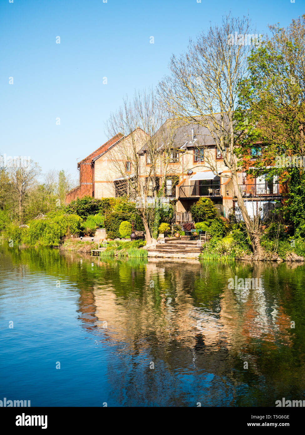 Landscape Photograph of Houses on the River Thames, Reading, Berkshire