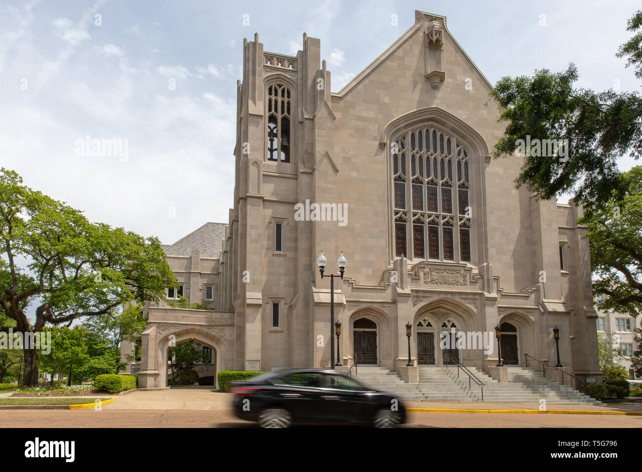 Downtown church hi-res stock photography and images - Alamy