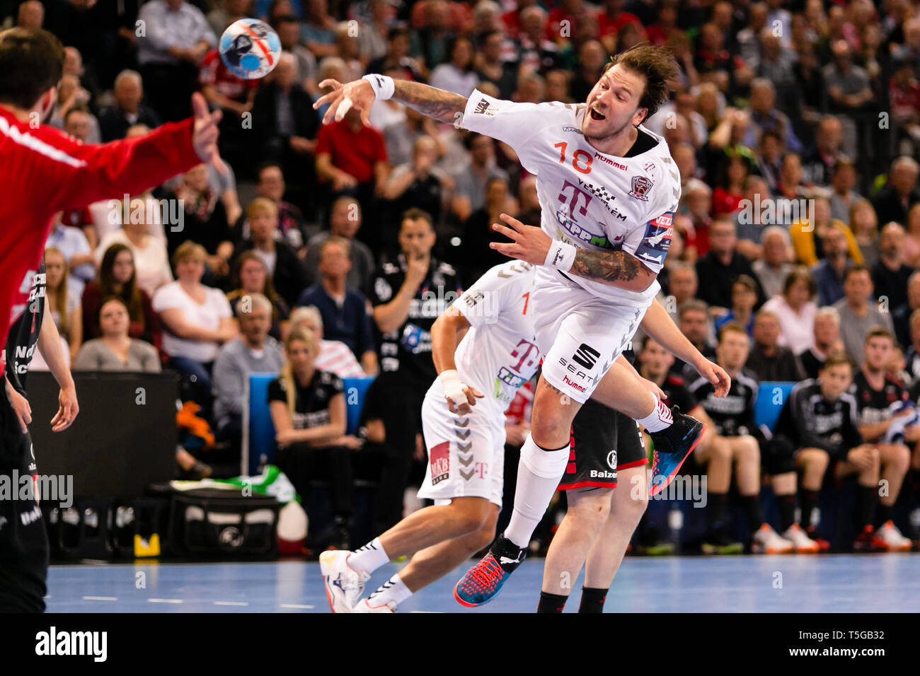 Flensburg, Germany. 24th Apr, 2019. Handball: Champions League, SG  Flensburg-Handewitt - Telekom Veszprem, final round, knockout round,  quarter finals, first legs. Andreas Nilsson from Telekom Veszprem throws at  the goal. Credit: Frank