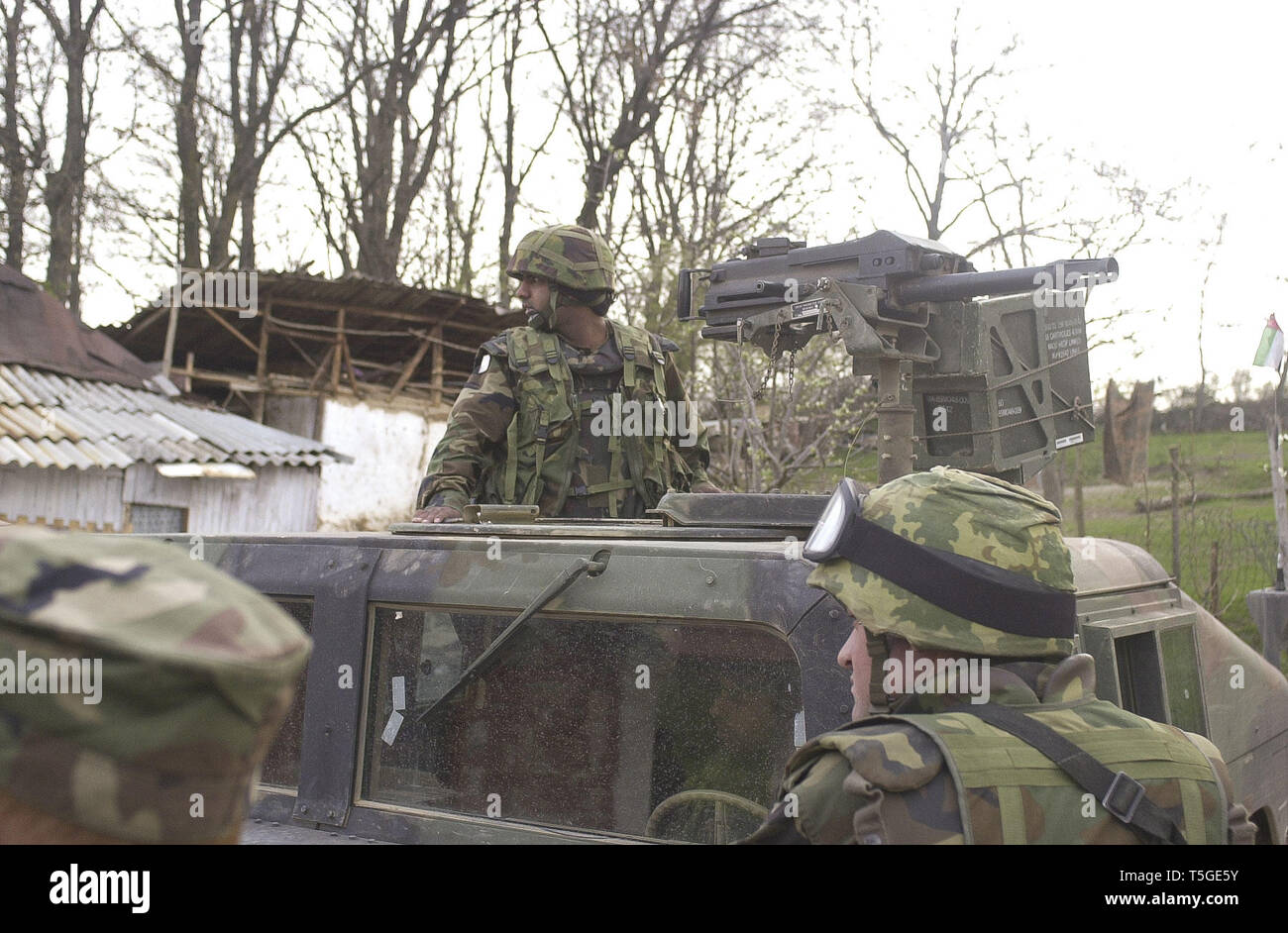 Kosovo, Yugoslavia. 16th Apr, 2000. A Jordanian special forces soldier