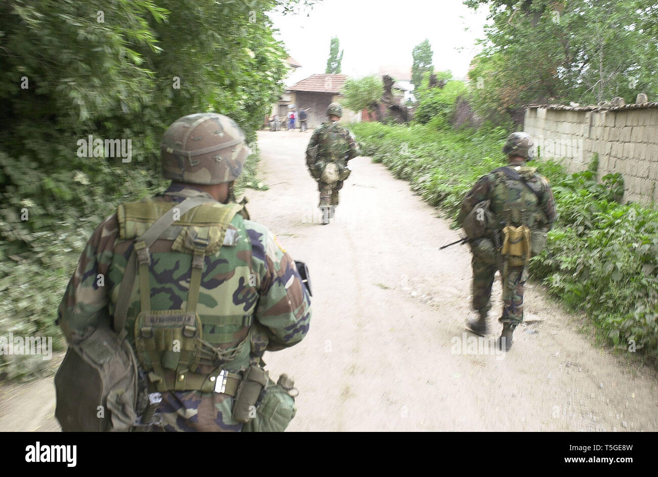 Mogila, Kosovo, Yugoslavia. 30th May, 2000. A patrol from Bravo Company, 1st Battalion, 187th Infantry Regiment patrols through the ethnically mixed town of Mogilla, Kosovo, Yugoslavia, May 30, 2000.The platoon was nicknamed Orange Crush lived in and patroled town from a 500-year old Serbian Orthodox Church.They constantly patroled and tried to keep the two ethnic groups from attacking each other. Credit: Bill Putnam/ZUMA Wire/Alamy Live News Stock Photo