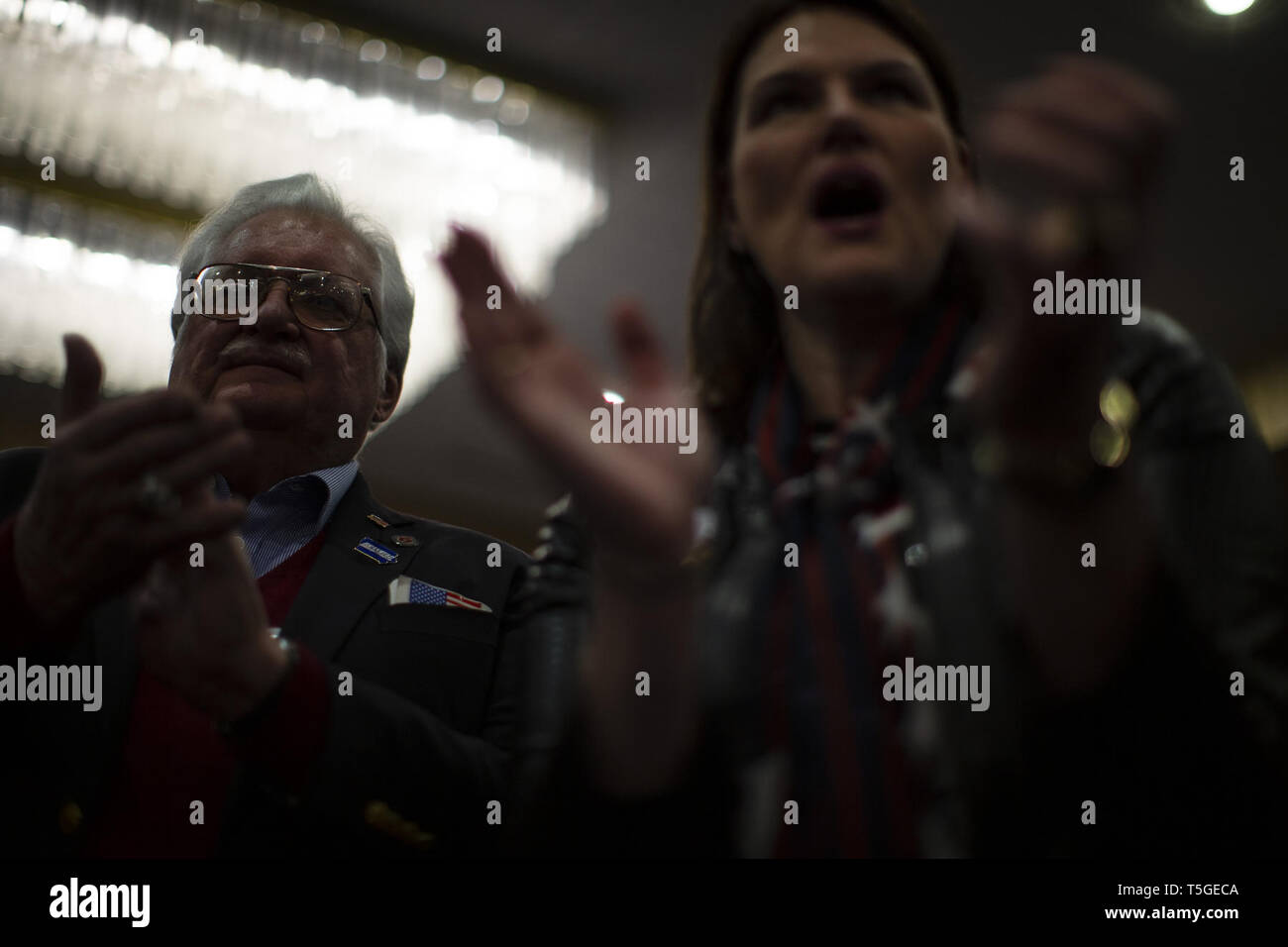 Des Moines, Iowa, USA. 1st Feb, 2016. Supporters of Jeb Bush clap during a caucus event for the candidate in Des Moines, Iowa, February 1, 2016. Bush, son of President George H.W. Bush and brother of President George W. Bush, lost to Sen. Ted Cruz from Texas. Credit: Bill Putnam/ZUMA Wire/Alamy Live News Stock Photo