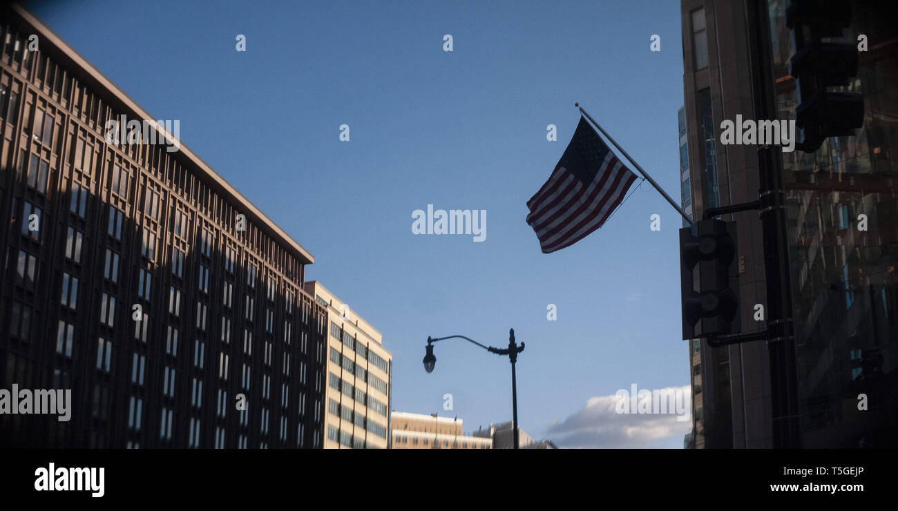 Washington, DC, USA. 30th Jan, 2015. A US Flag waves in the breeze on 17th Street NW in Washington, DC, January 30, 2015. Credit: Bill Putnam/ZUMA Wire/Alamy Live News Stock Photo