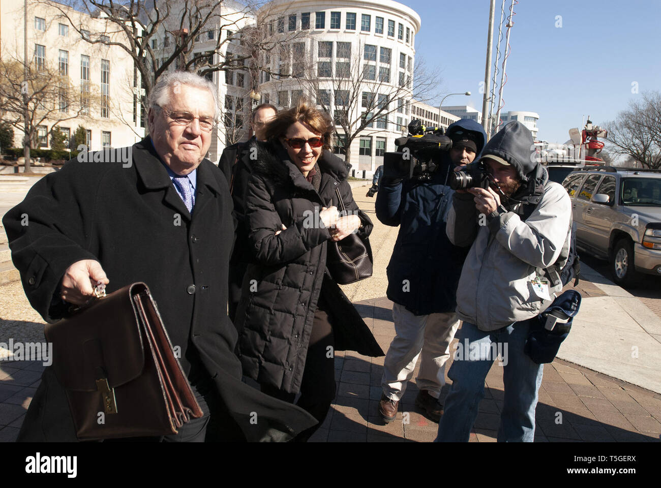 Washington, DC, USA. 31st Jan, 2007. Reporter Judith Miller, left, and her lawyer, Robert Bennett, leave the U.S. District Court House in Washington, DC, Jan. 31, 2007, after Miller finished testifying for the prosecution in the I. Lewis ''Scooter'' Libby perjury trial. This is the second week of the trial, which is expected to last 4-6 weeks. Credit: Bill Putnam/ZUMA Wire/Alamy Live News Stock Photo