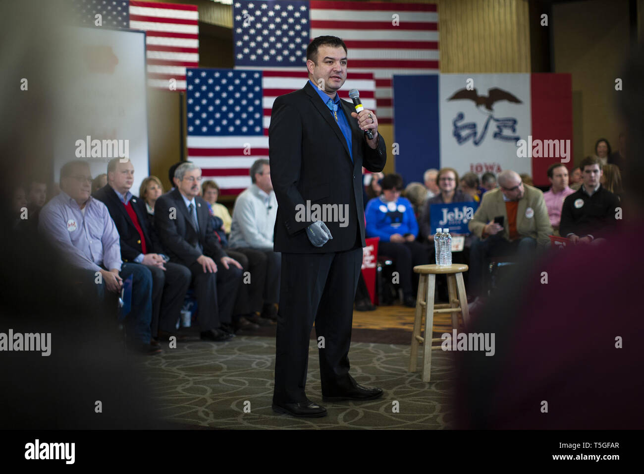 Des Moines, Iowa, USA. 1st Feb, 2016. Leroy Petry, a Medal of Honor recipient, speaks at a townhall meeting for Jeb Bush during the Iowa Caucus in Des Moines, Iowa, February 1, 2016.Bush, son of President George H.W. Bush and brother of President George W. Bush, lost to Sen. Ted Cruz from Texas. Credit: Bill Putnam/ZUMA Wire/Alamy Live News Stock Photo
