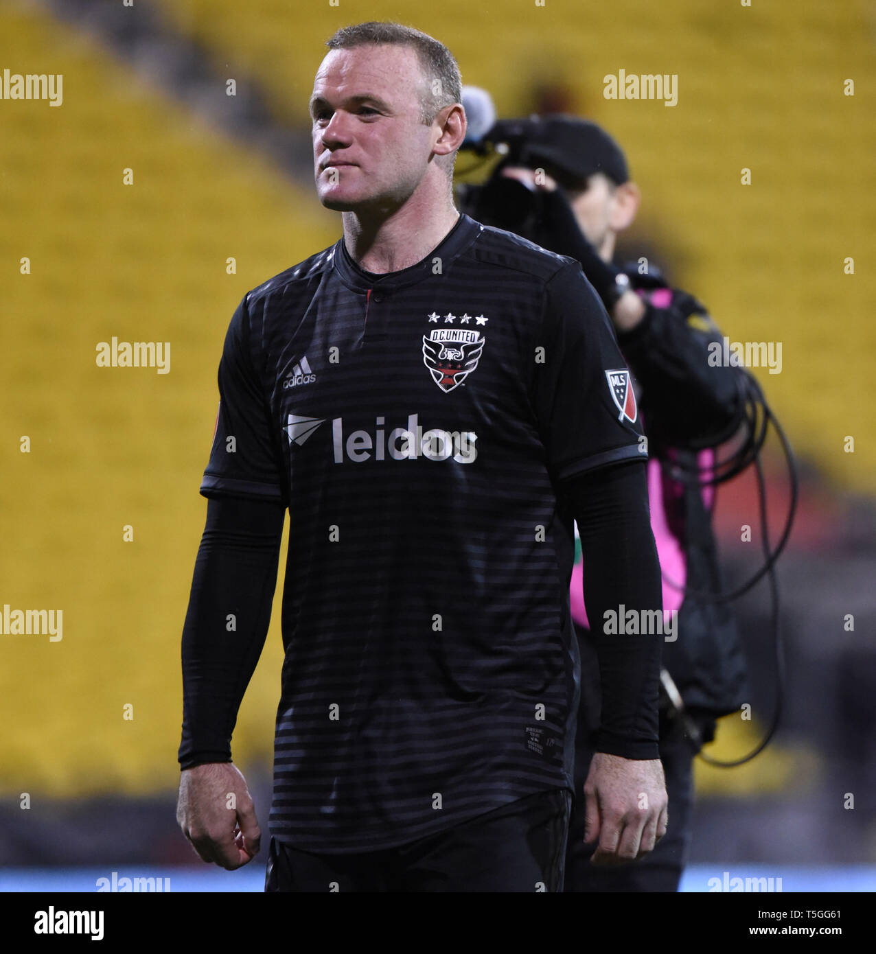 Columbus, OH, USA. 24th Apr, 2019. April 24, 2019: D.C. United forward Wayne Rooney (9) walks off the field after the MLS match between DC United and Columbus Crew SC at Mapfre Stadium in Columbus, Ohio. Austyn McFadden/ZUMA Credit: Austyn McFadden/ZUMA Wire/Alamy Live News Stock Photo