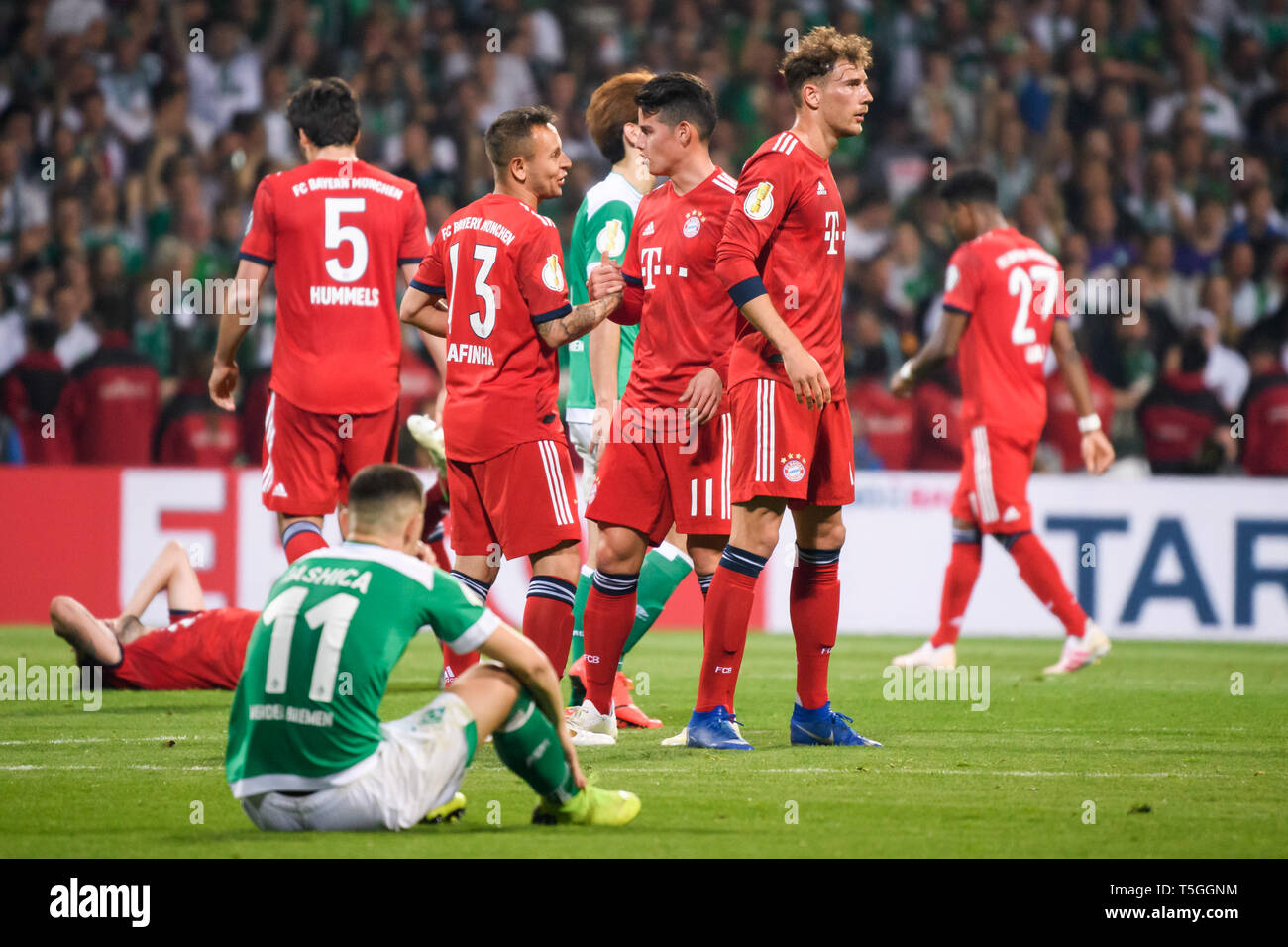 Bremen, Germany. 24th Apr, 2019. Bayern Munich's players celebrate victory  after a semifinal match of German Cup between SV Werder Bremen and FC Bayern  Munich in Bremen, Germany, on April 24, 2019.
