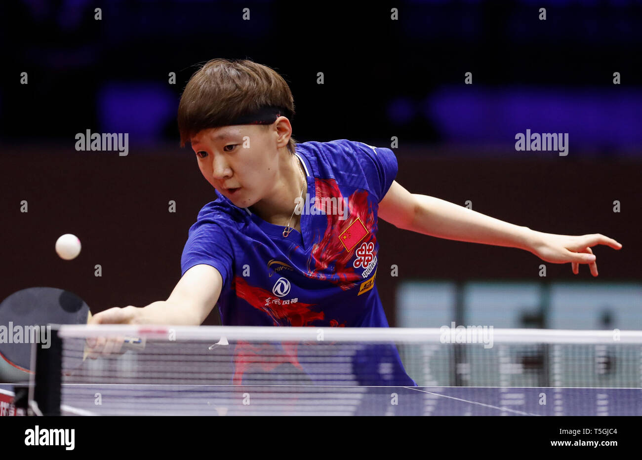 (190425) -- BUDAPEST, April 25, 2019 (Xinhua) -- Wang Manyu of China competes during the women's singles round of 16 match against Hitomi Sato of Japan at 2019 ITTF World Table Tennis Championships in Budapest, Hungary, April 24, 2019. (Xinhua/Han Yan) Stock Photo