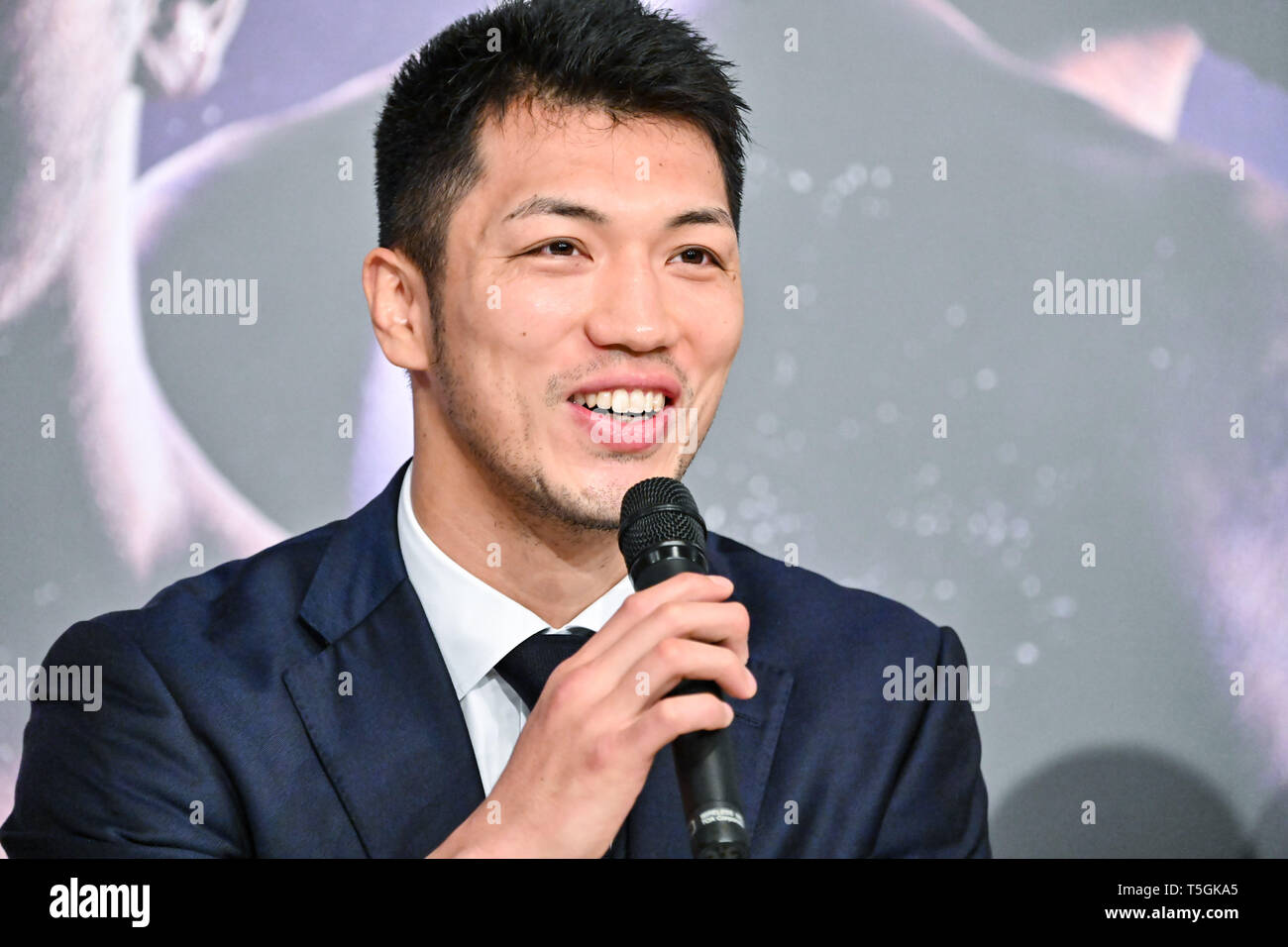 Tokyo, Japan. 25th Apr, 2019. Japan's Ryota Murata speaks at a press conference in Tokyo, Japan, April 25, 2019. Former WBA middleweight champion Murata will fight current title holder Rob Brant, on July 12 in Osaka, Japan. Credit: Hiroaki Yamaguchi/AFLO/Alamy Live News Stock Photo