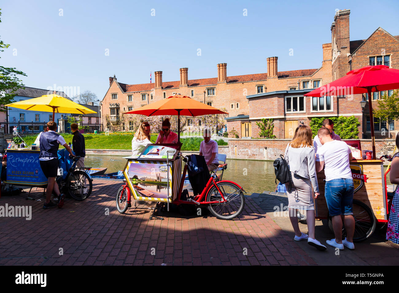 Stalls selling tickets for punting at the quayside, River Cam. Magdalene college is in the background.University town of Cambridge, Cambridgeshire, Stock Photo