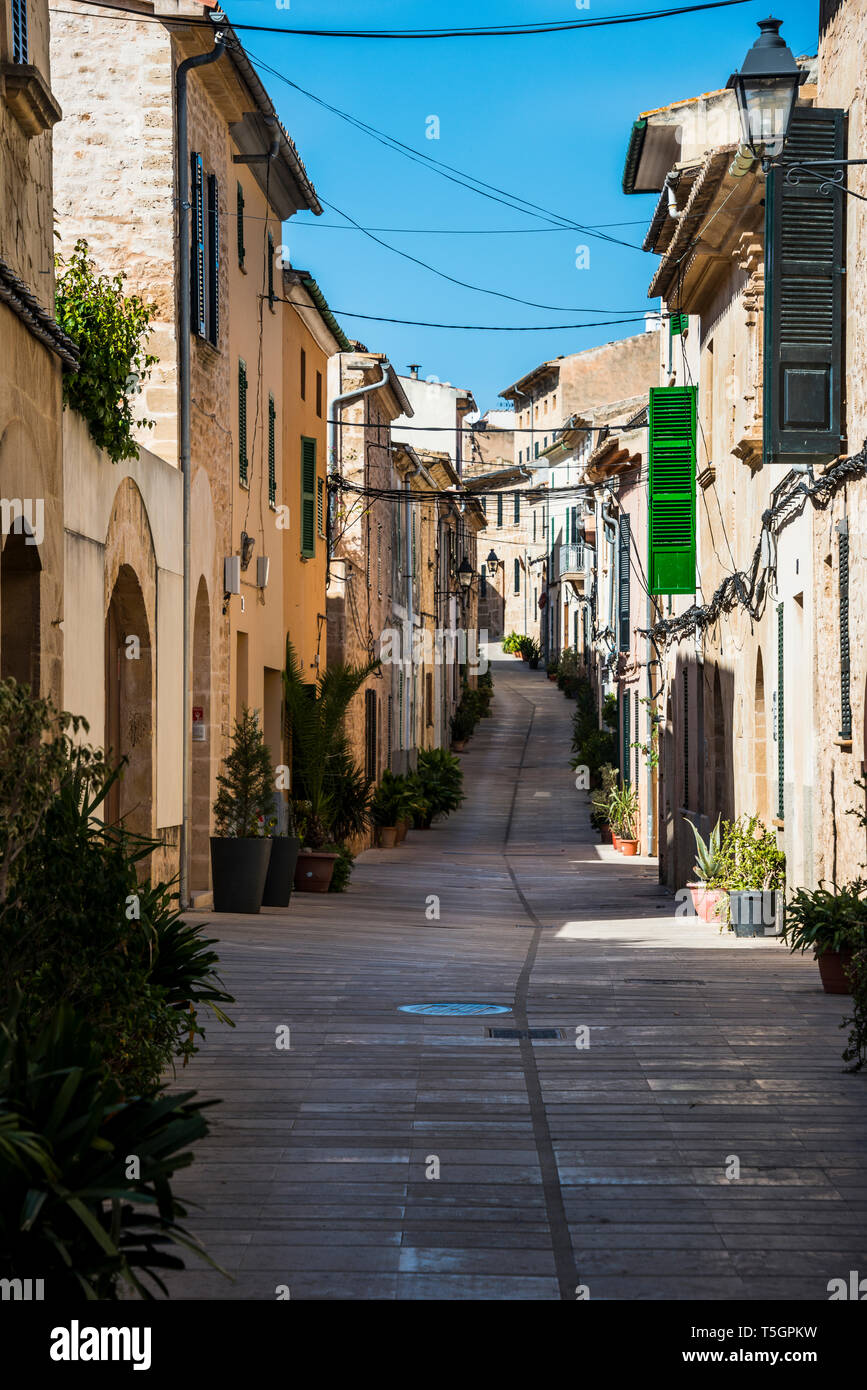 Spain, Baleares, Mallorca, Alcudia, Old town, empty alley Stock Photo