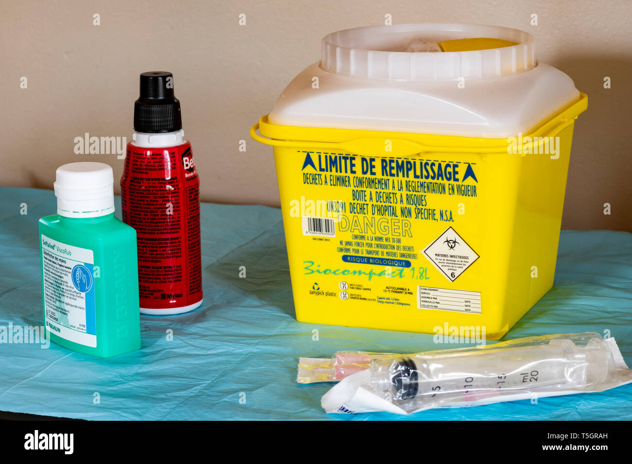 Biohazard waste bin hi-res stock photography and images - Alamy