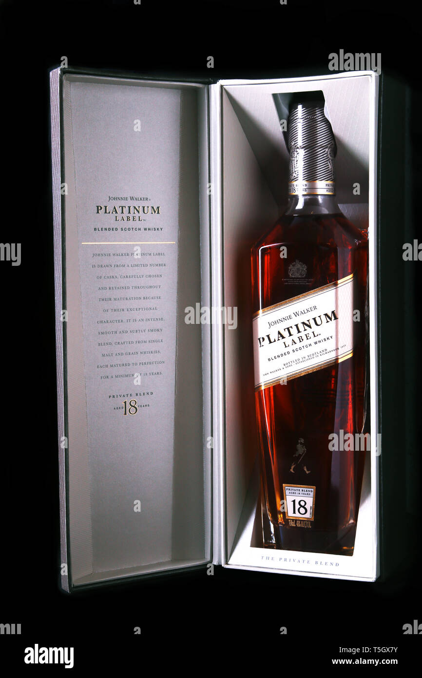 New York, January 5, 2018 , Johnnie Walker Platinum label blended scotch  whisky in exclusive gift box. Private blend, aged 18 year Stock Photo -  Alamy