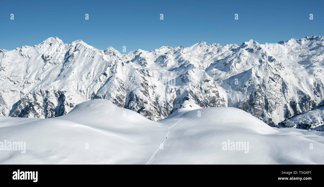 Switzerland, Bagnes, Cabane Marcel Brunet, Mont Rogneux, ski touring in the mountains Stock Photo