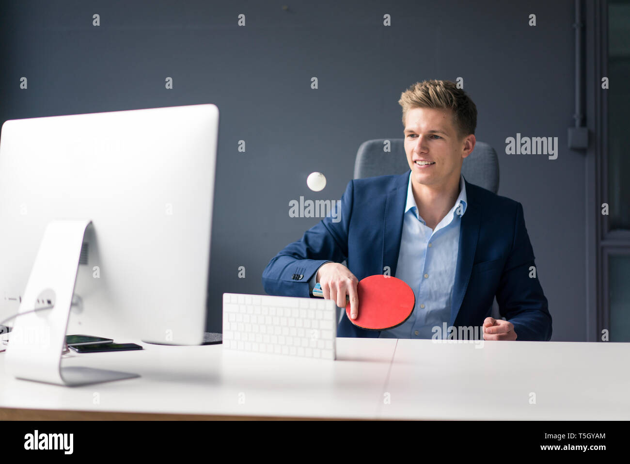 Playing table tennis hires stock photography and images Alamy