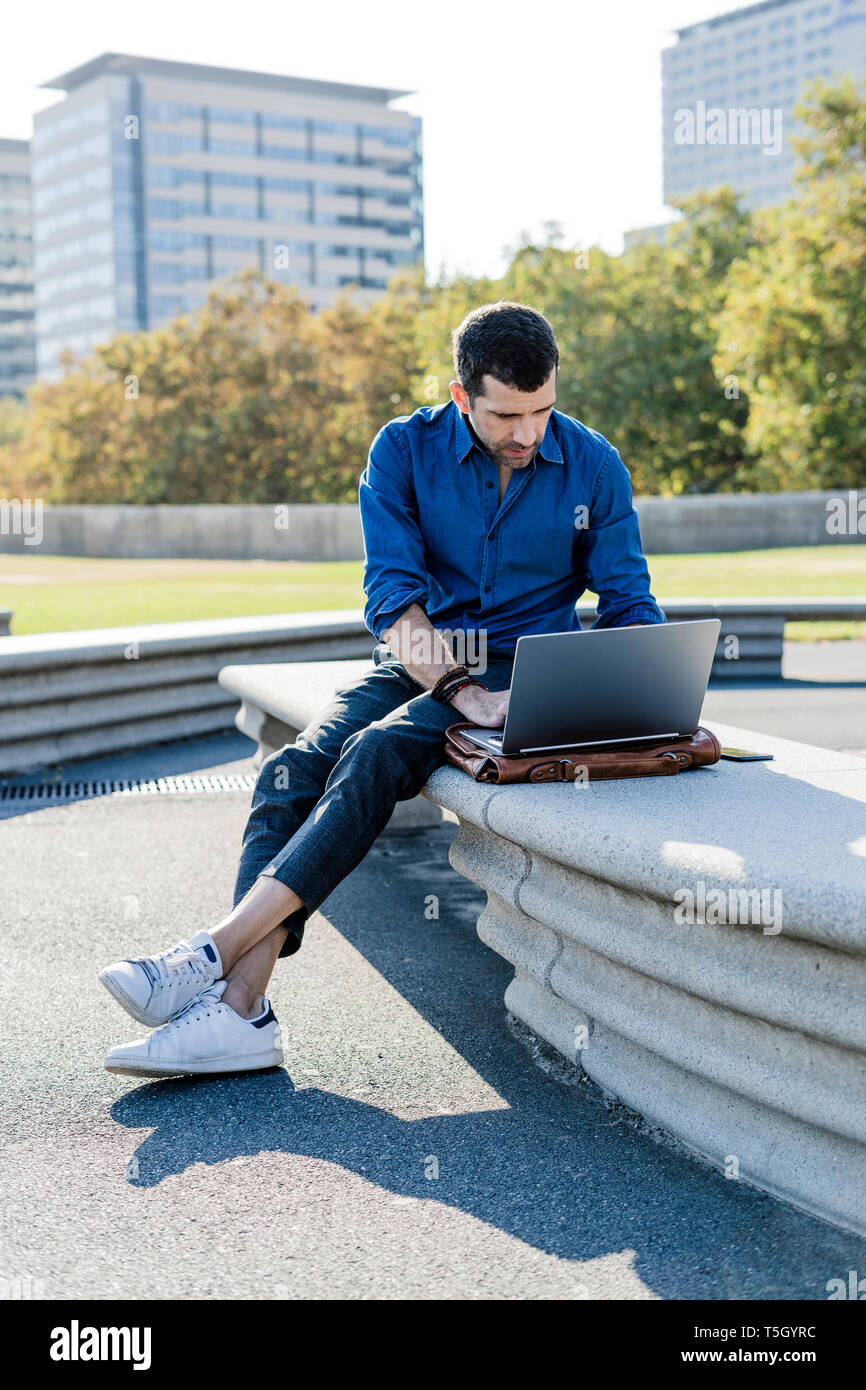 Businessman working outdoors laptop hi-res stock photography and images ...