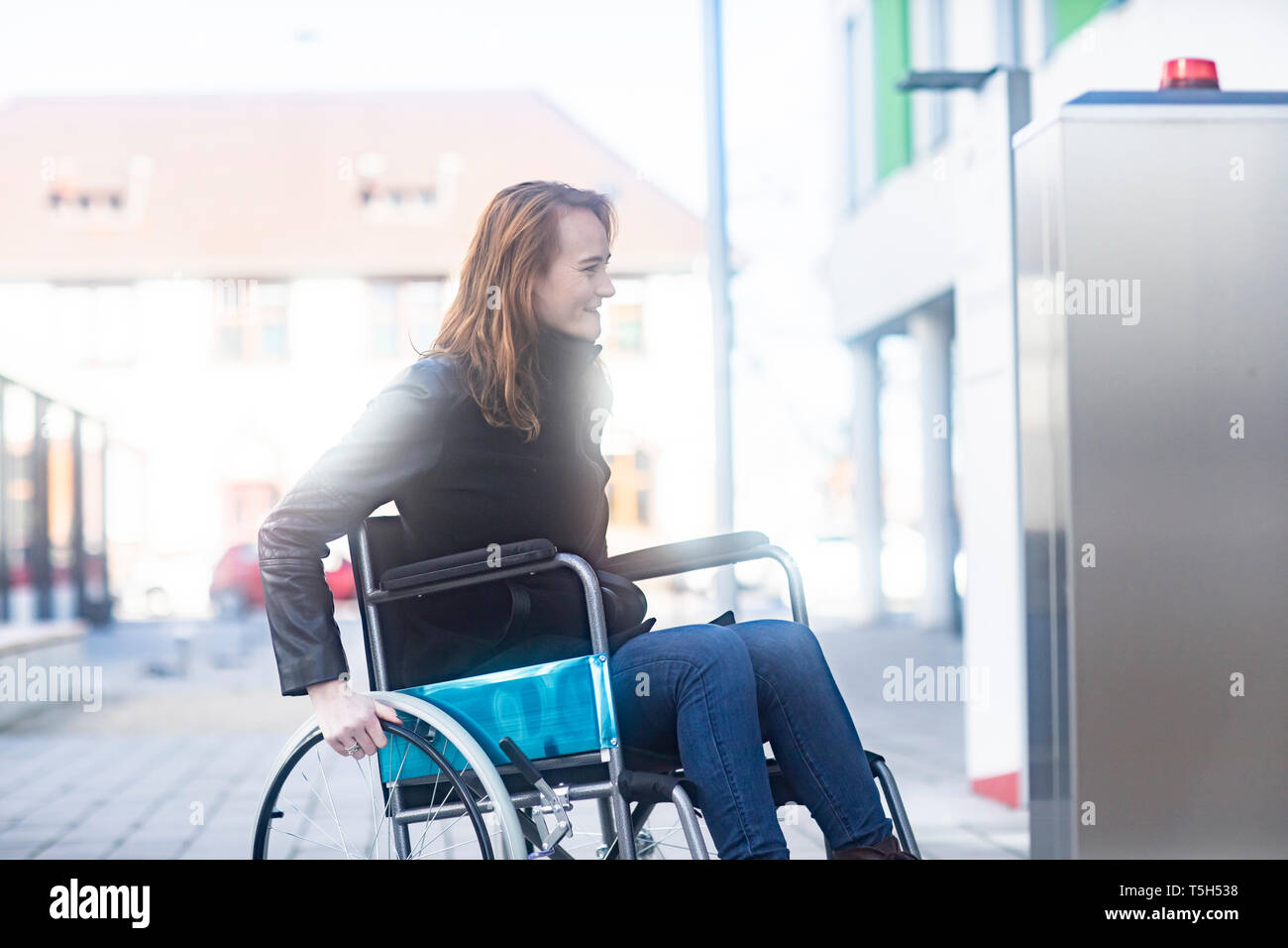 Woman wheelchair hi-res stock photography and images - Alamy
