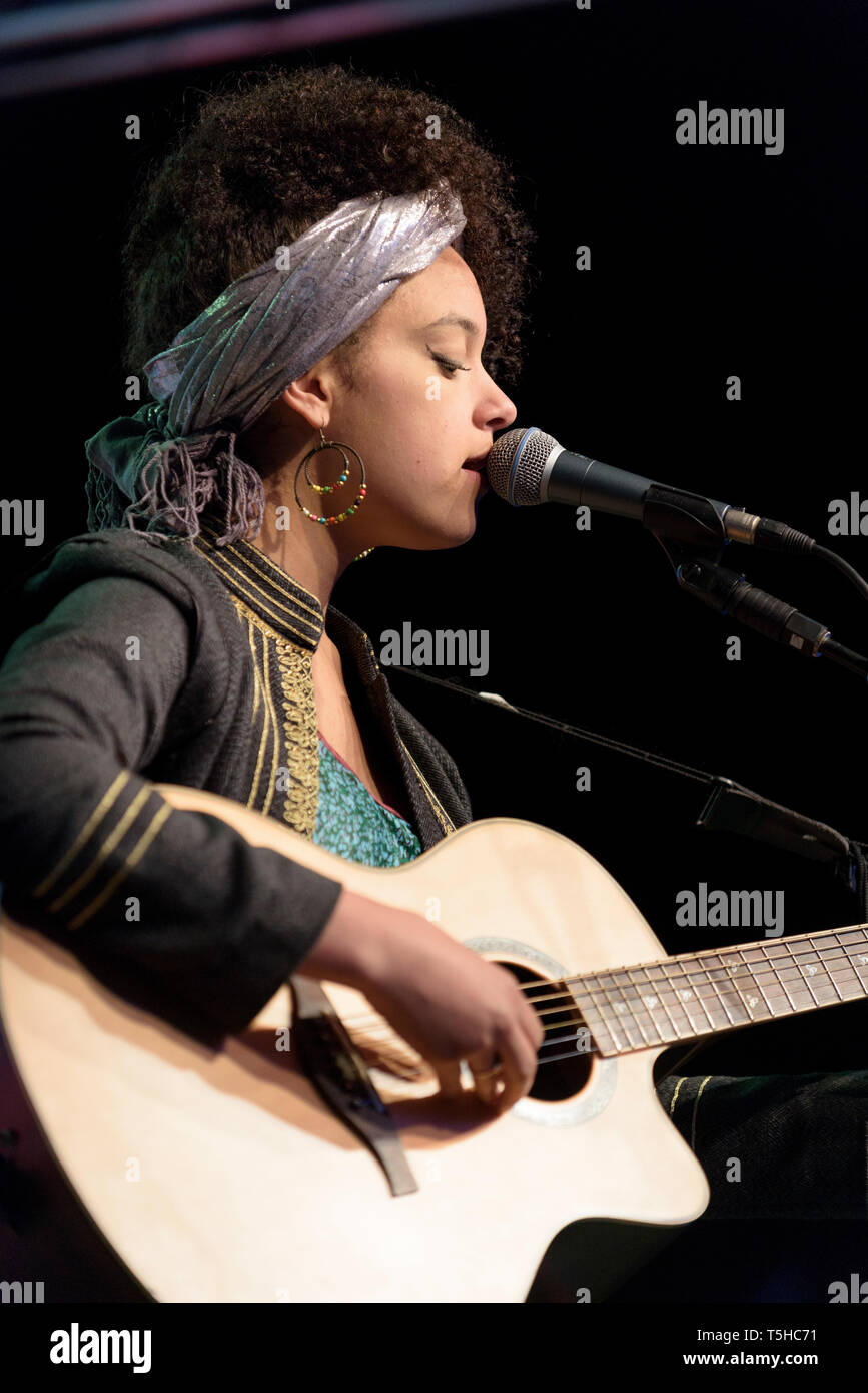 Kizzy crawford singer songwriter hi-res stock photography and images ...