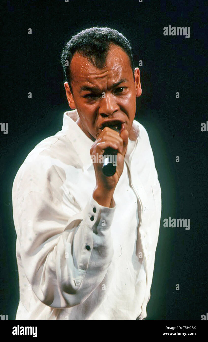FINE YOUNG CANNIBALS  UK pop group with lead singer Roland Gift about 1989 Stock Photo