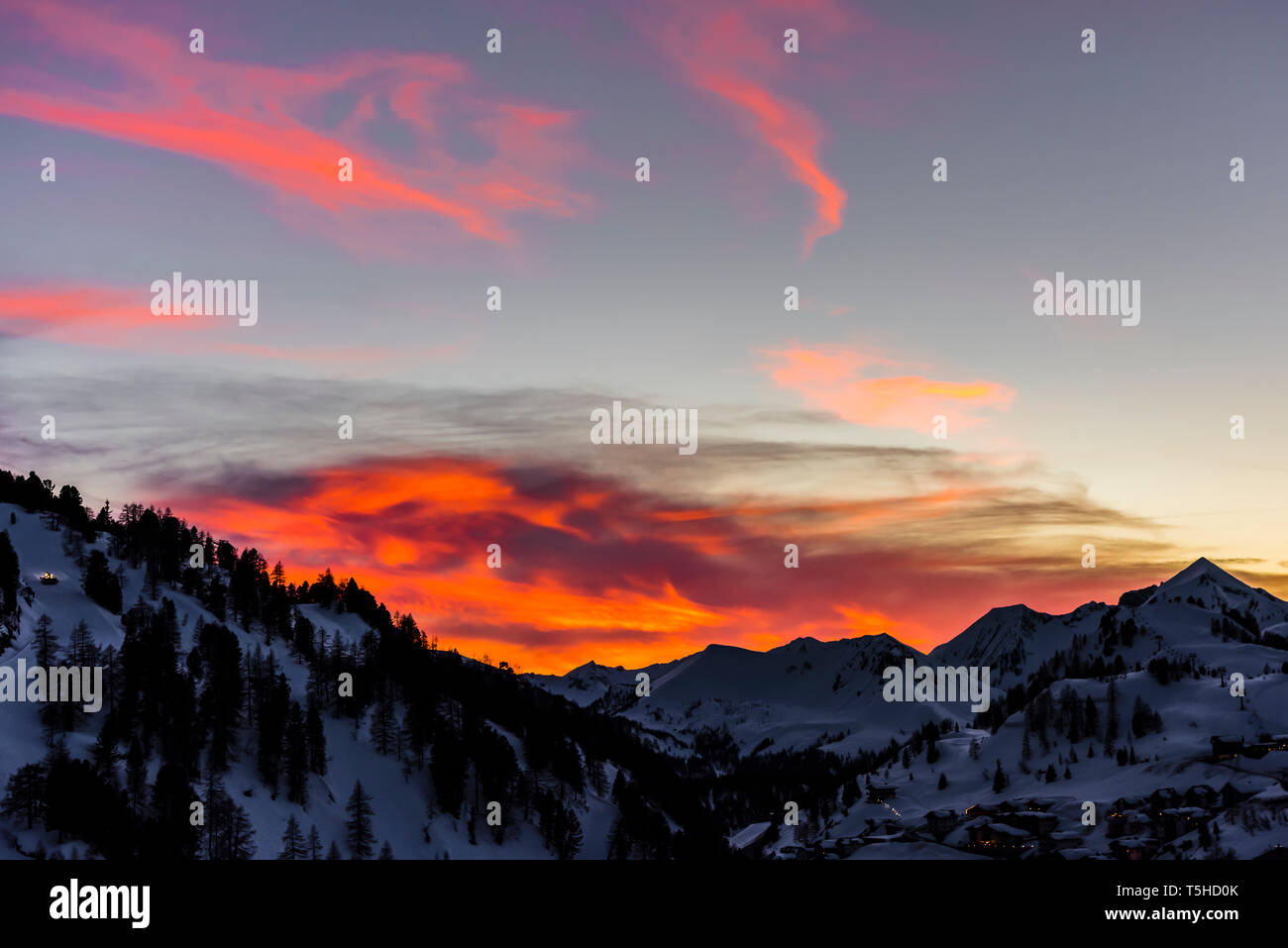 Fiery sunset sky plane hi-res stock photography and images - Alamy