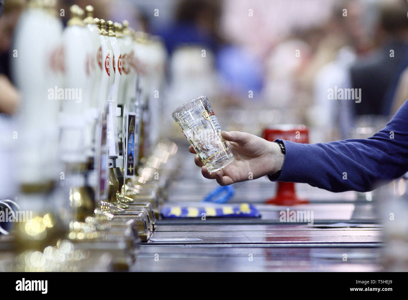 Buying a pint at The Great British Beer Festival, Earls Court, London. 5.8.10 Stock Photo