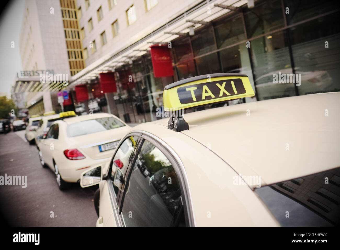 Taxi-Schild, Berlin, Deutschland Stock Photo - Alamy