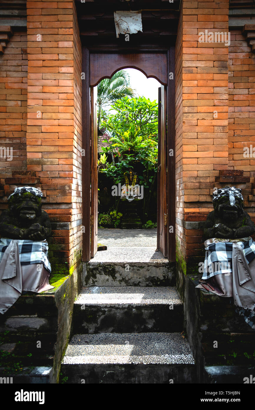 Bali temple altar hi-res stock photography and images - Alamy