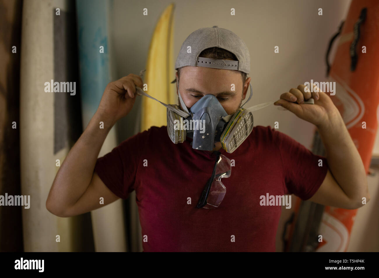Man wearing gas mask hi-res stock photography and images - Alamy