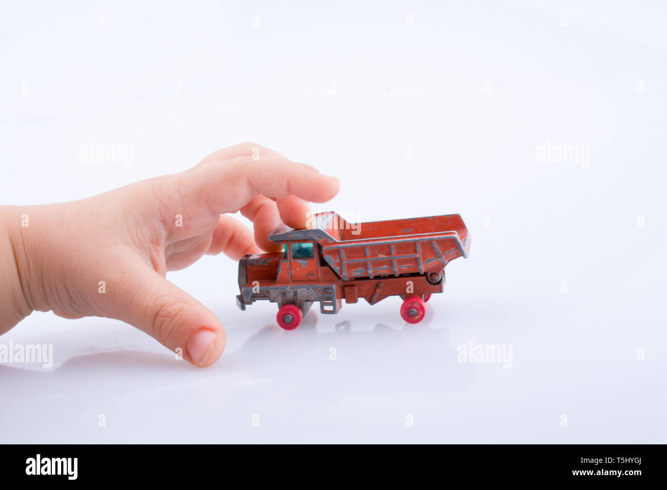 toy grab lorry