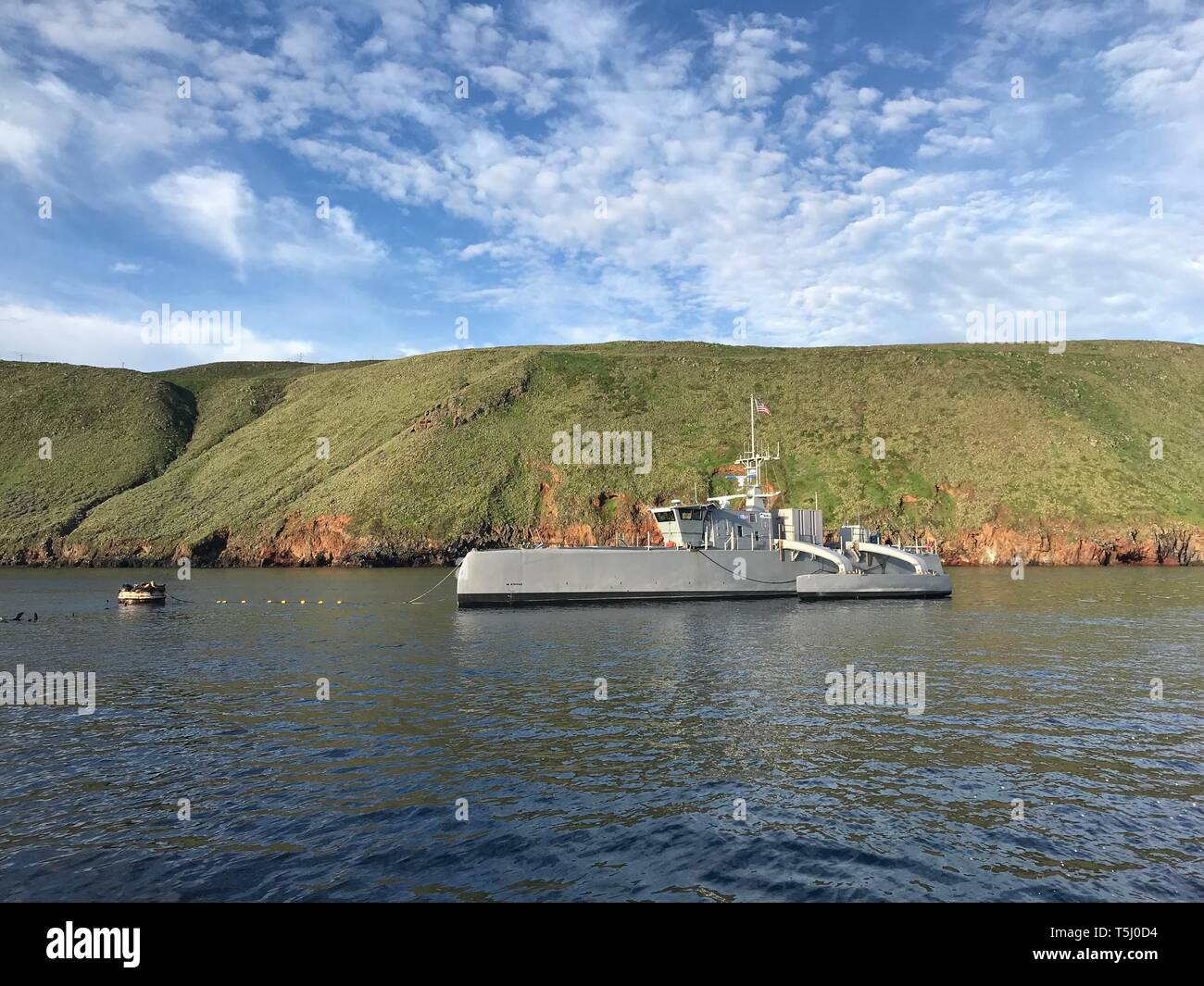 181031-N-YG220-003 (Feb. 1, 2019) Sea Hunter, an entirely new class of unmanned sea surface vehicle developed in partnership between the Office of Naval Research (ONR) and the Defense Advanced Research Projects Agency (DARPA), recently completed an autonomous sail from San Diego to Hawaii and back—the first ship ever to do so autonomously. Sea Hunter is part of ONR’s Medium Displacement Unmanned Surface Vehicle (MDUSV) project. (U.S. Navy photo) Stock Photo