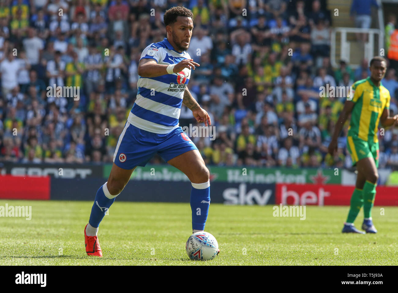 22th April 2019, Madejski Stadium, London, England; Sky Bet Championship, Reading vs  West Brom ; Liam Moore (06) of Reading with the ball   Credit: Matt O'Connor/News Images,  English Football League images are subject to DataCo Licence Stock Photo
