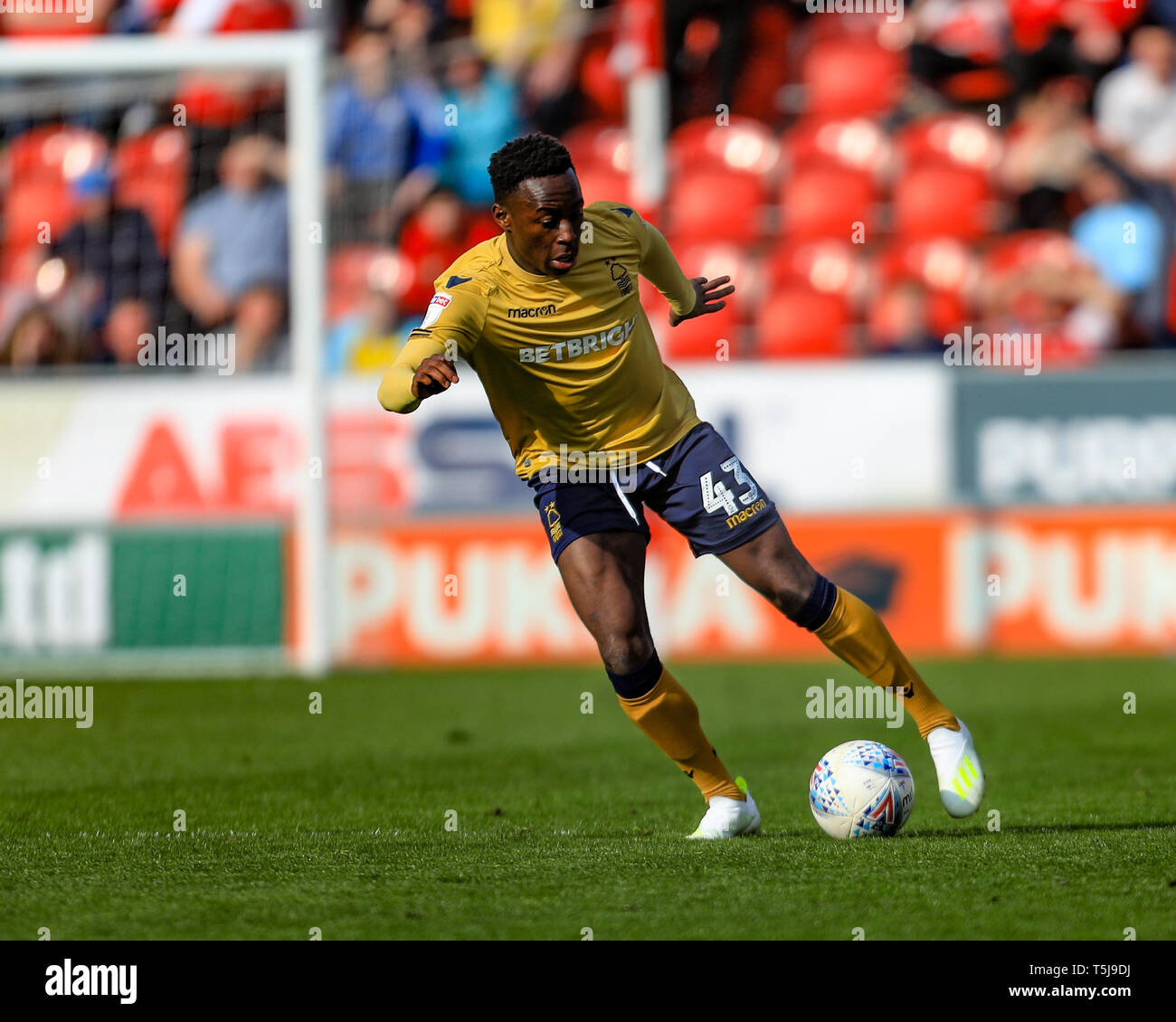 6th April 2019, New York Stadium, Rotherham, England; Sky Bet Championship  Rotherham United vs Nottingham Forest ; Arvin Appiah (43) of Nottingham  Forest on the attack Credit: John Hobson/News Images English Football