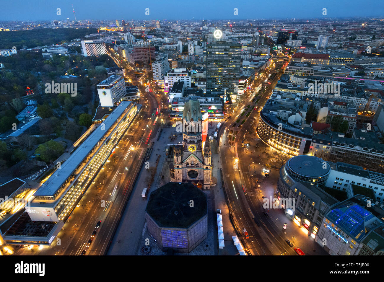 Upper west zoofenster atlas hi-res stock photography and images - Alamy