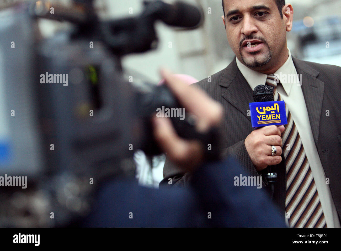 Yemeni journalist reporting outside the foreign office as world leaders gather to discuss terrorism in Yemen. London. 27.01.10 Stock Photo