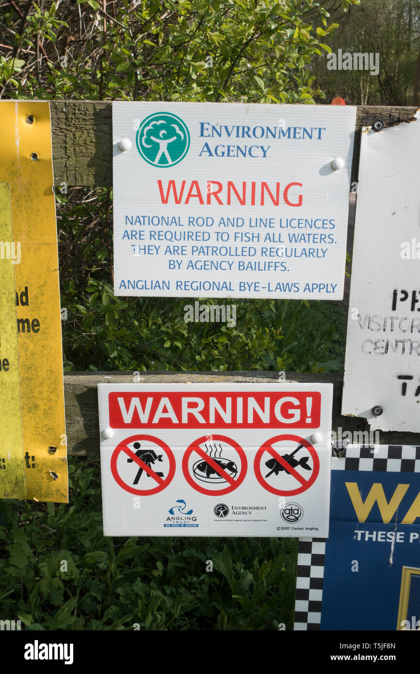 Warning notices at entrance to lakes Stock Photo