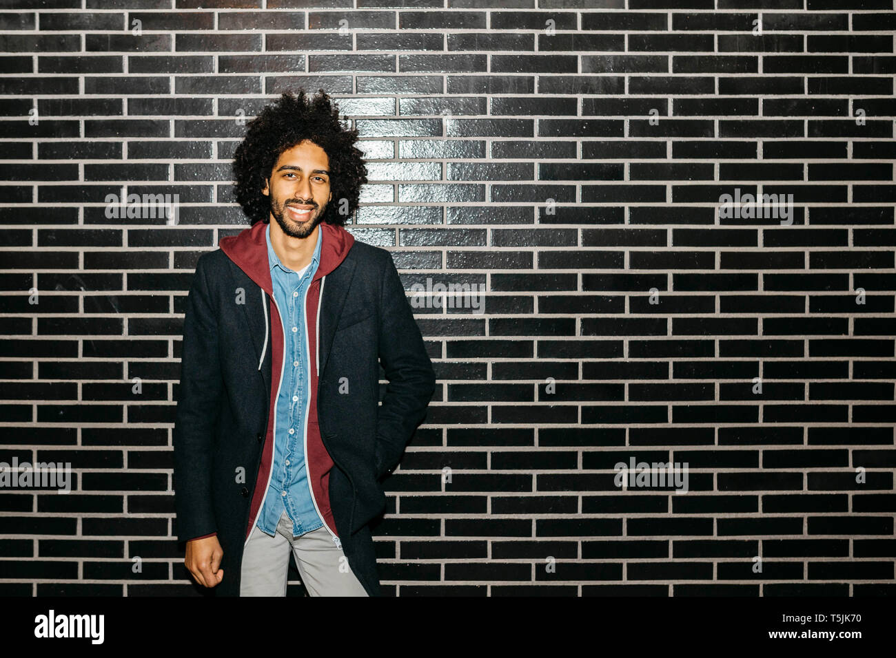 Black man smiling portrait hi-res stock photography and images - Alamy