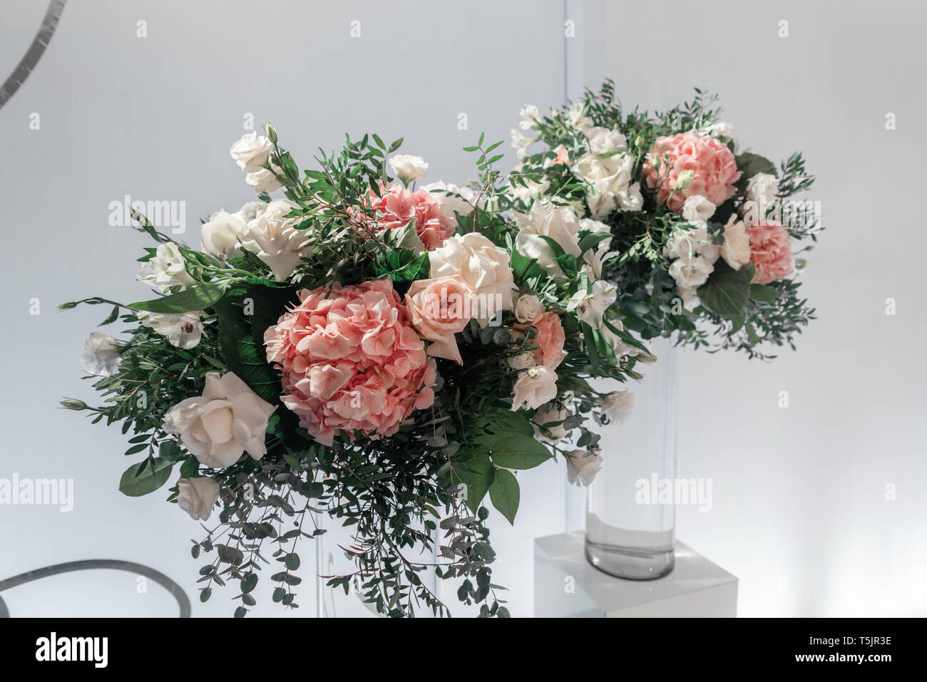 The Table Of The Newlyweds Small Flower Arrangements In Ball