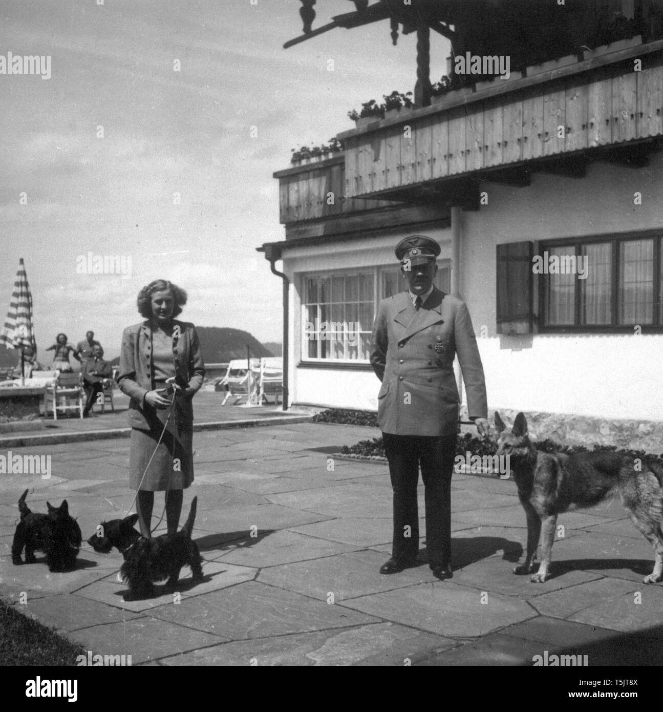 Eva Braun Collection (cetrnaest) - Eva Braun and Adolf Hitler and their dogs ca. late 1930s or early 1940s Stock Photo