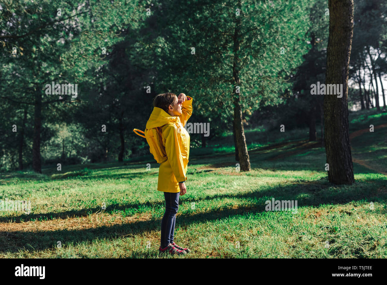 Girl wearing yellow raincoat hi-res stock photography and images - Alamy