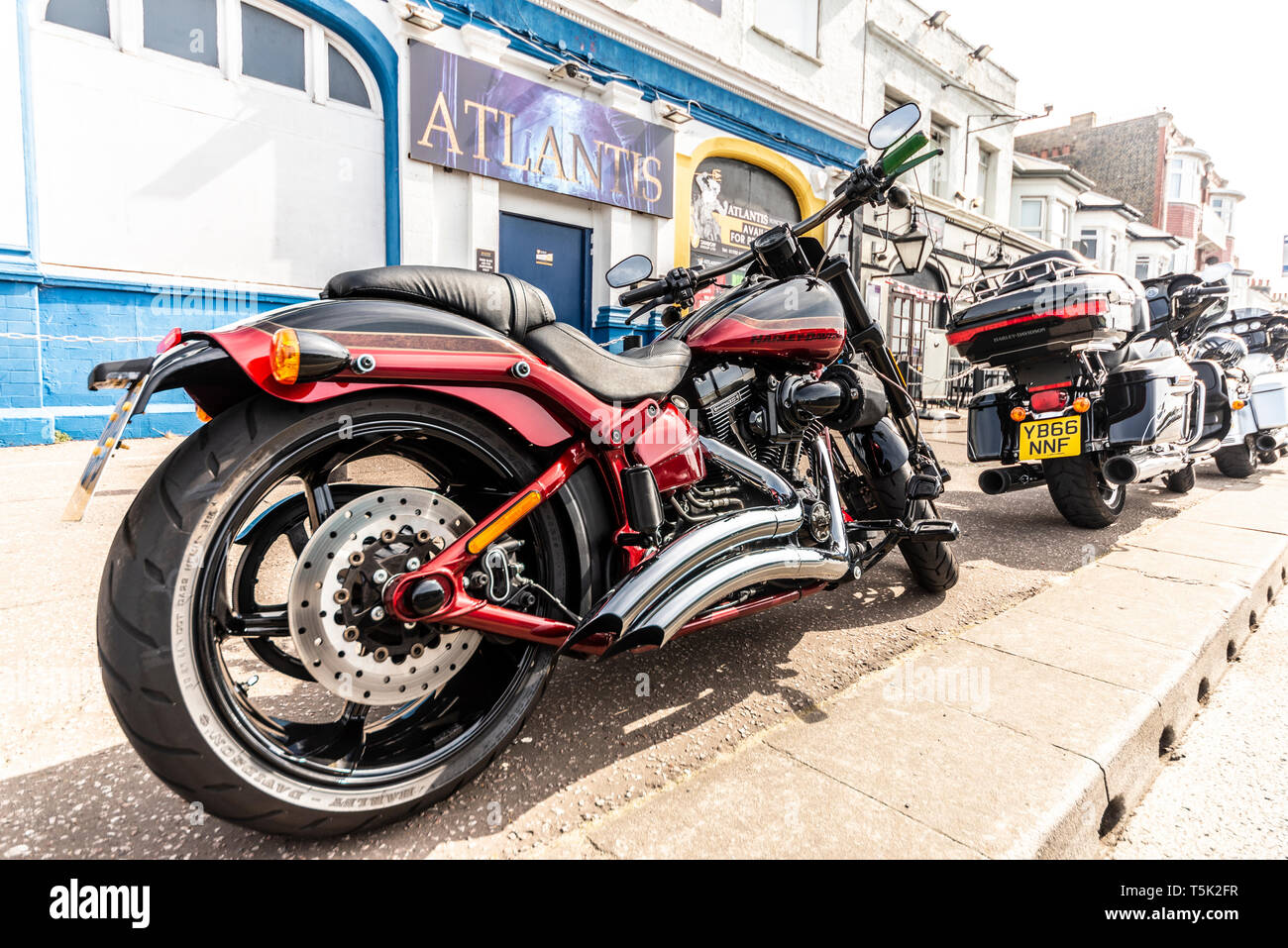 Custom Harley Davidson 110 motorbike outside the Atlantis pub at the Southend Shakedown motorcycle rally, Southend on Sea, Essex, UK Stock Photo