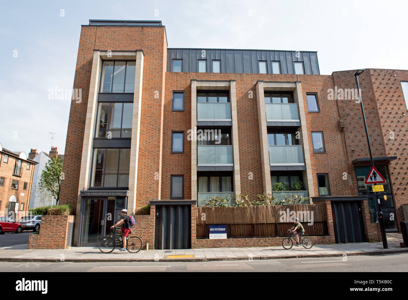 Pavement Front Building Stock Photos & Pavement Front Building Stock Images Alamy